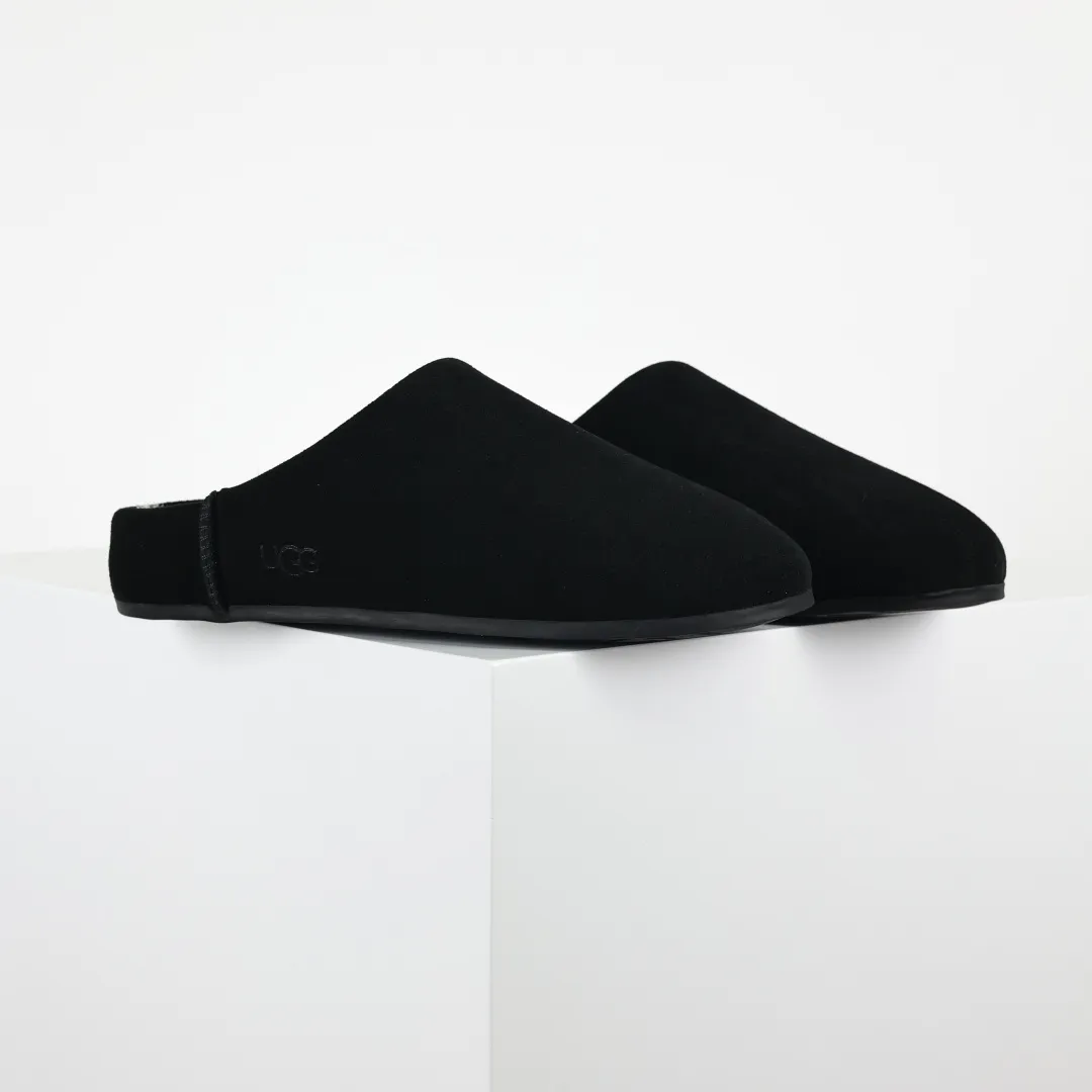 Local self-pickup💰560 Core recommended good price Independently developed original outsole, cashmere insole, keeping warm in winter, suitable for home use. In recent years, uug has launched a style series, which is partially skewed towards the preferences of young consumers, and has also been at the forefront of fashion trends. Shoe body material, water-repellent coated suede upper, 17mm UGGPURE™ implanted wool insole, lightweight non-slip and comfortable rubber outsole, with brand LOGO, complete packaging, size: 35 36 37 38 39 40